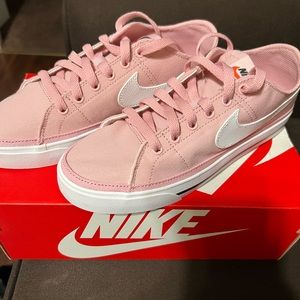 Women nike sneakers
